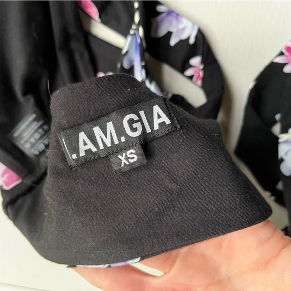 I.AM.GIA LIA WRAP TOP IN BLACK FLORAL - Picture 8 of 8